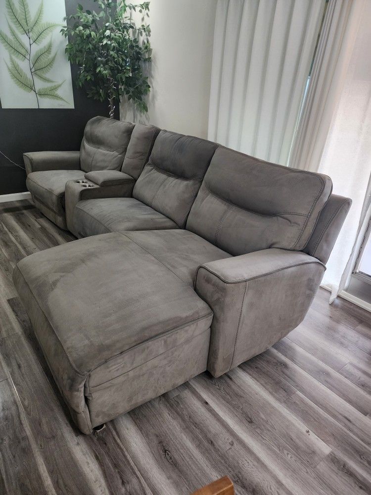 Couch/Recliner $200. Mt Vernon/College