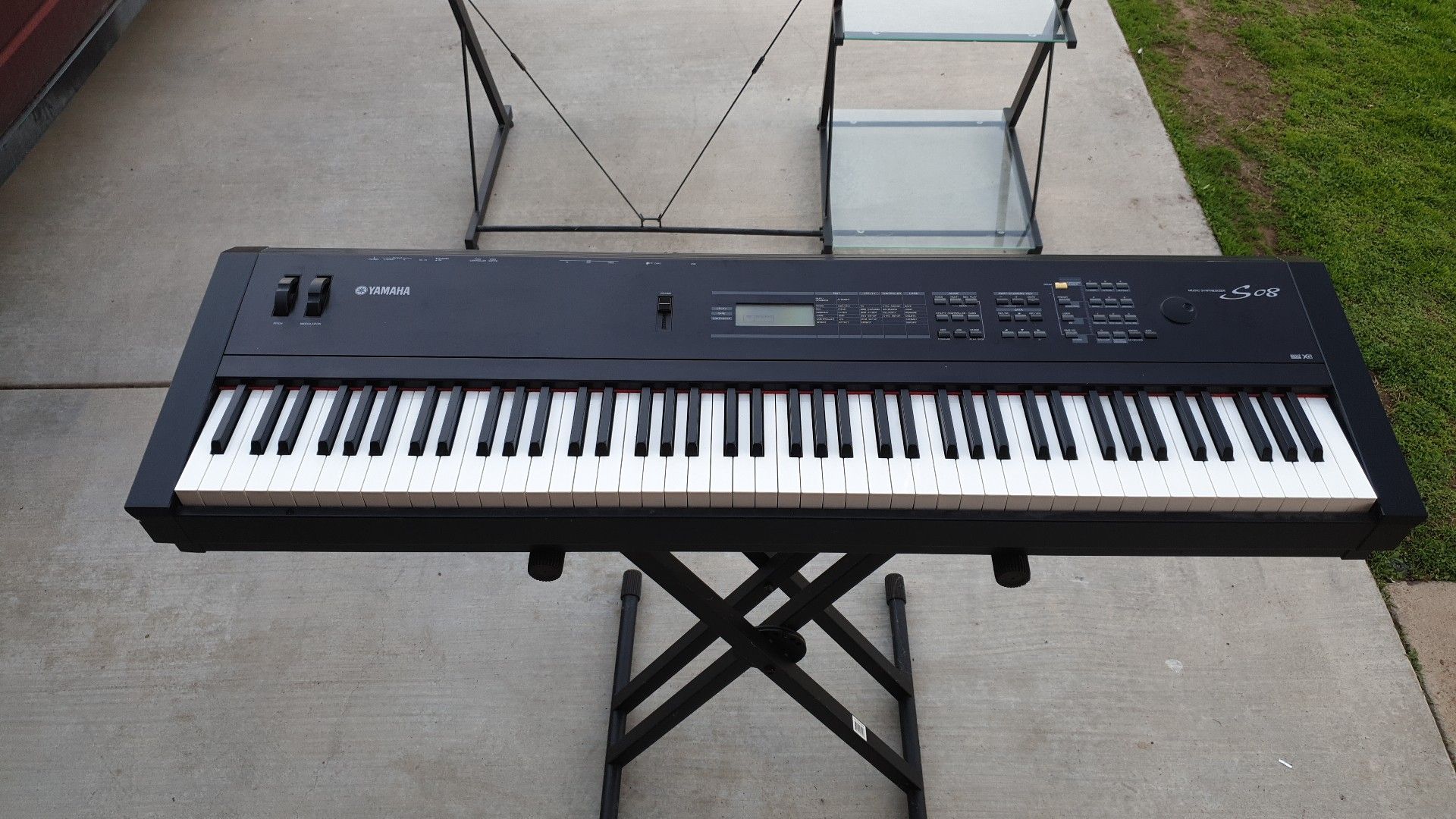 Yamaha S08 - 88 Weighted Key Midi Synthesizer with Pro Line PL400 Stand