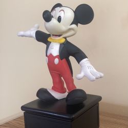 Mickey Mouse Statue. Mousecar Award.