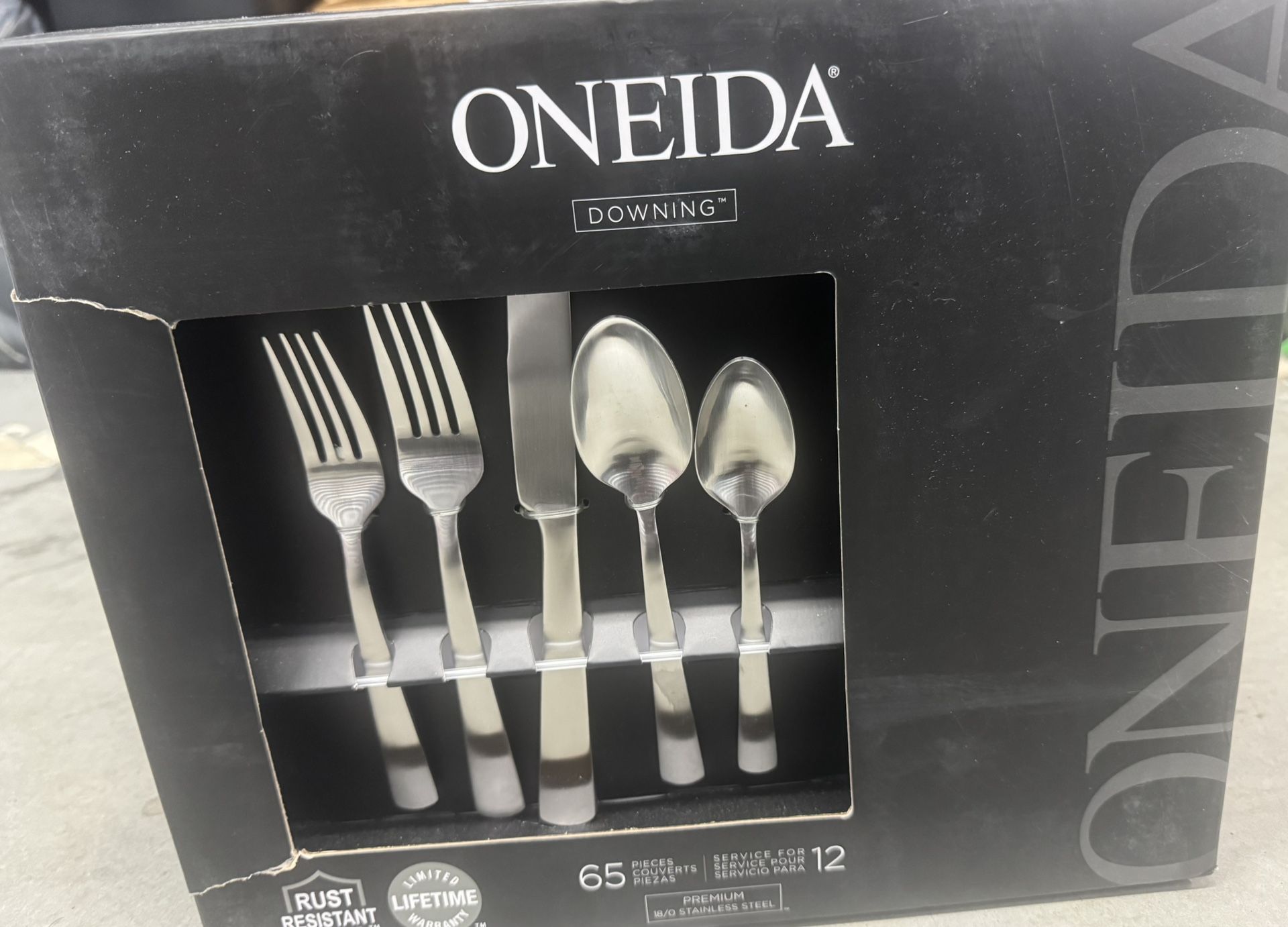 Oneida (Downing) 65pc Cutlery 