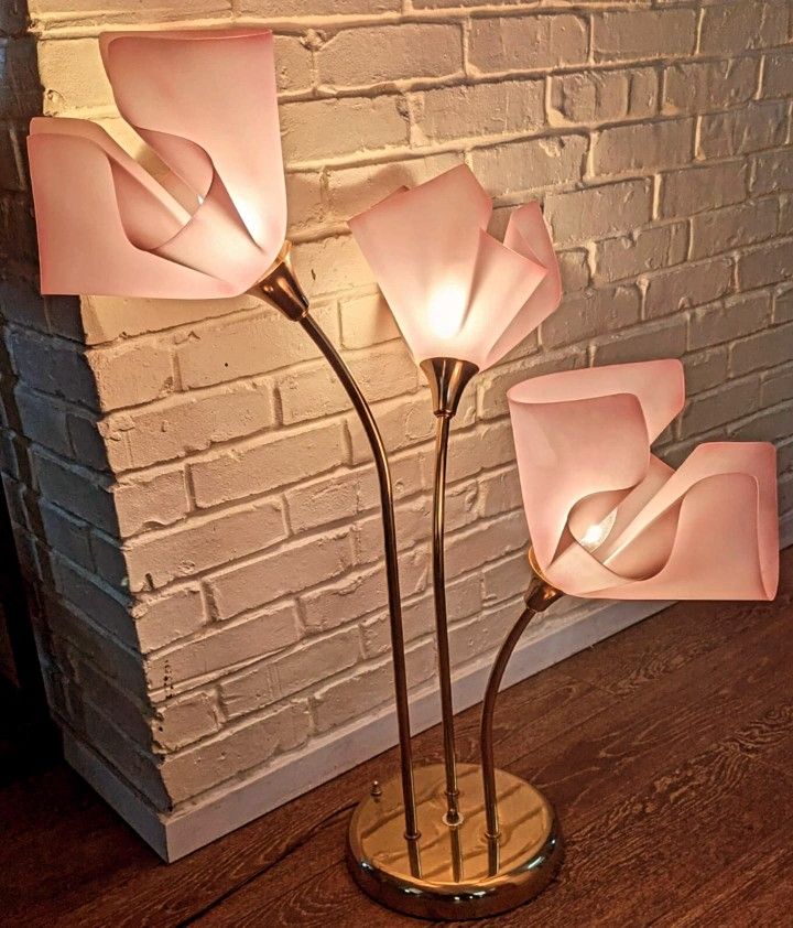 Vintage Lucite Flower Lamp