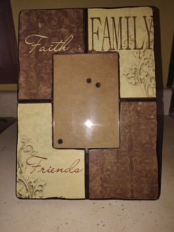 Faith, Family, Friends (insert photo)
Wall/Desk Decor 
(13" x 9.5")