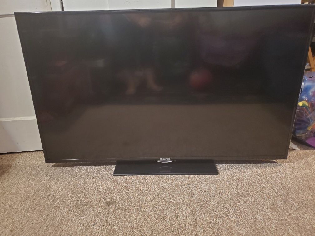 55 inch hisense tv 275 obo or trades