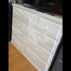 Dresser White Pinewood New Premium $479