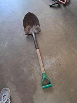 Medium sized shovel