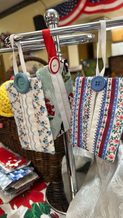 Fabric pockets to hold gift cards