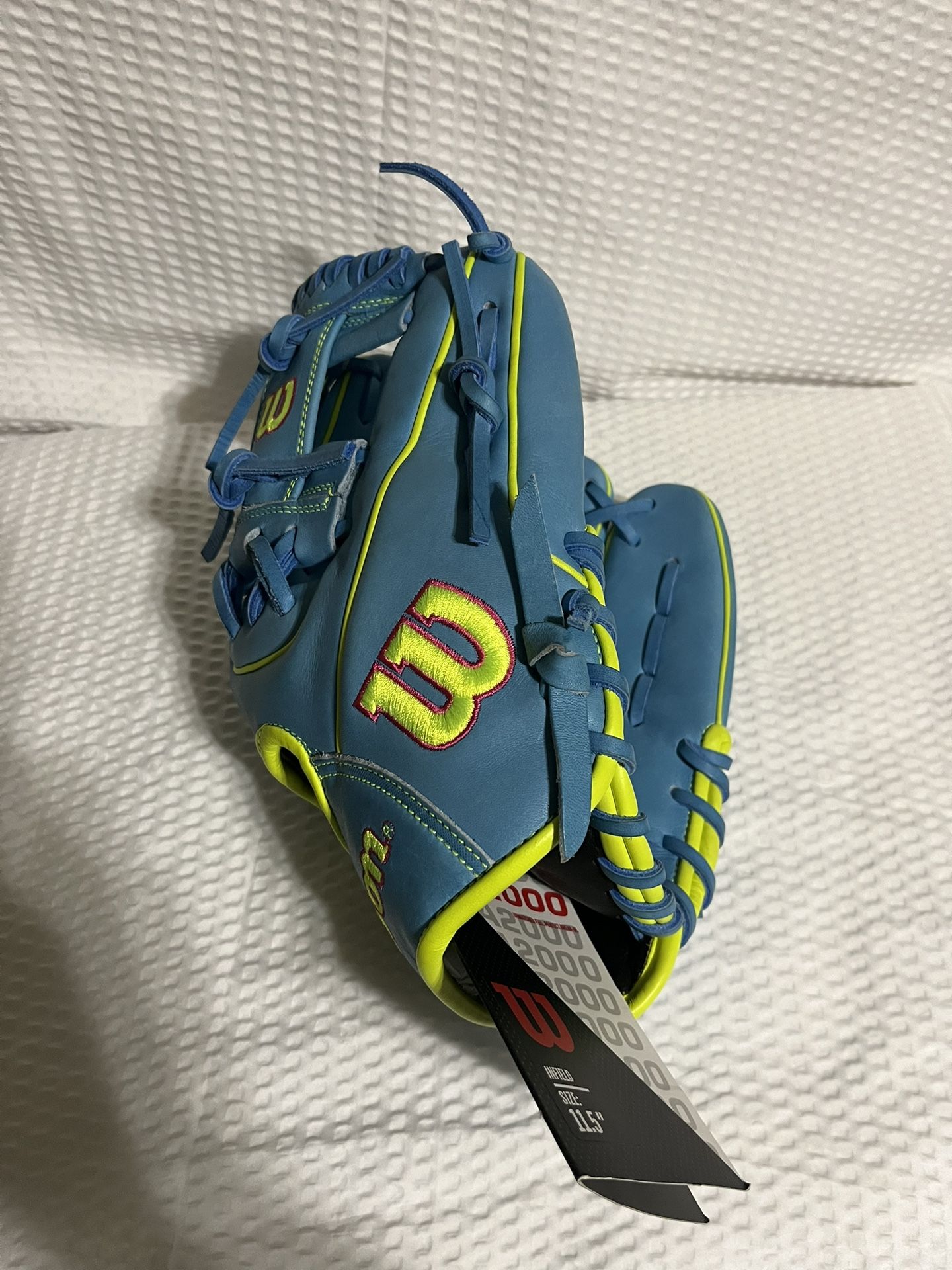 Wilson A2000 Model 1786 Blue/yellow 11.5 Inch