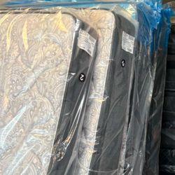 Queens, Kings, Fulls And twins 