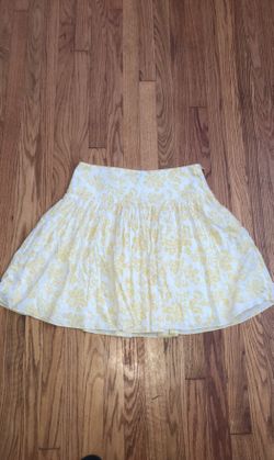 Women’s Gap size 8 yellow and white shirt skirt that zips on the side