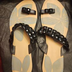 Beaded Toe Loop Black Sandals 