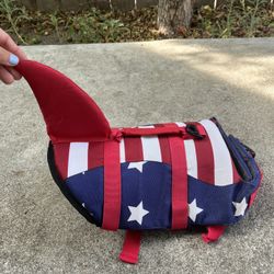 Dog Life Vest – Medium w/ Shark Fin – Stars & Stripes
