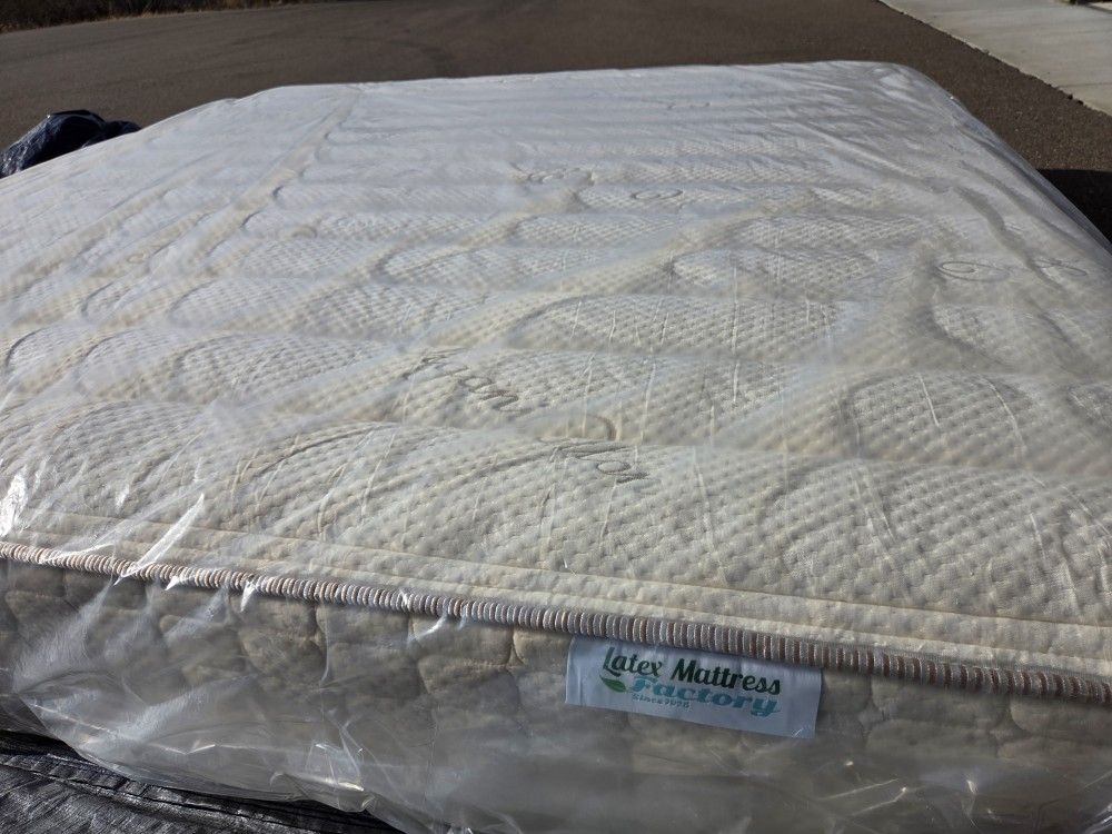 King SleepEZ Luxerion Hybrid Latex Mattress - Like New