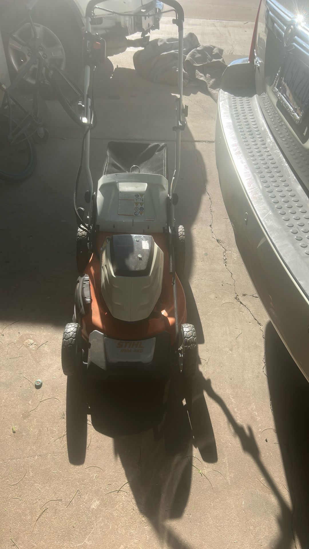 Still Lawnmower