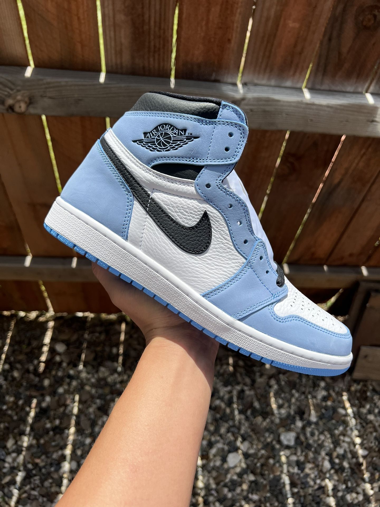 Jordan 1 High University Blue (Size 6.5Y, 8, 10.5, 11)