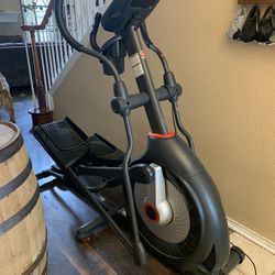 Schwinn 470 Elyptical Machine 