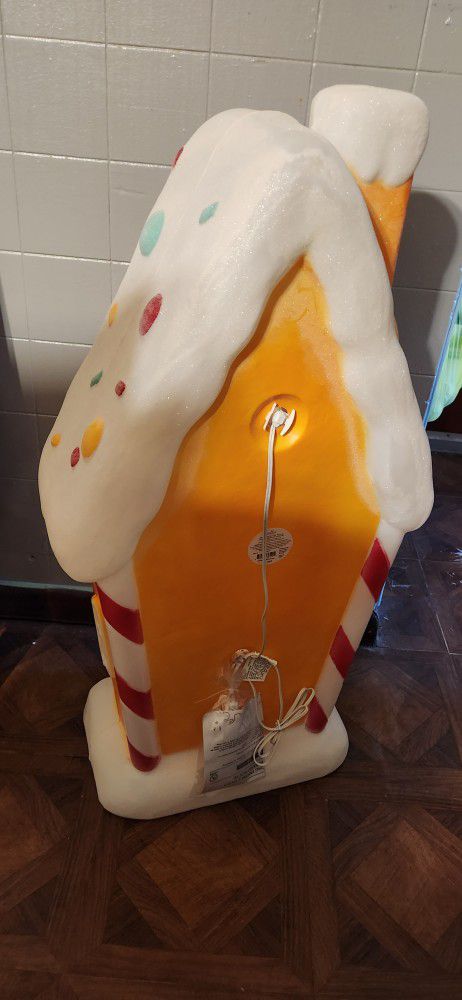 36" Gingerbread House 24" Gingerbread Boy Blow Molds