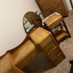 vintage art deco waterfall front bedroom set vanity w/ round mirror dresser stool bakelite handles for Sale in Los Angeles, CA - OfferUp vintage art deco waterfall front bedroom set vanity w/ round mirror dresser stool bakelite handles for Sale in Los Angeles, CA - OfferUp