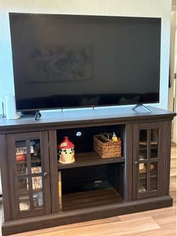 Tv stand NEED GONE