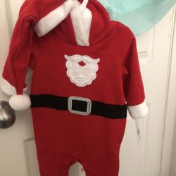 Brand new warm and cute Santa outfit 0-3 months retails $17.99
