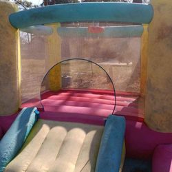 Play N Day House Bouncer With Water Option