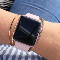 APPLE WATCH SERIES 3 42MM UNLOCKED NEW IN BOX $1 DOWN TODAY REST IN PAYMENTS.NO CREDIT CHECK 