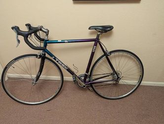 Trek 1220 Vintage Road Bike with ZX Series Aluminum Frame