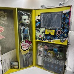 Monster High Frankie Fashion Doll Case with Ghoul Beauty