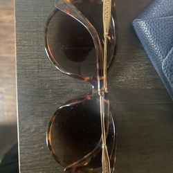 Gucci Tortoiseshell Oversized Sunglasses – Metal Arms – Great Condition