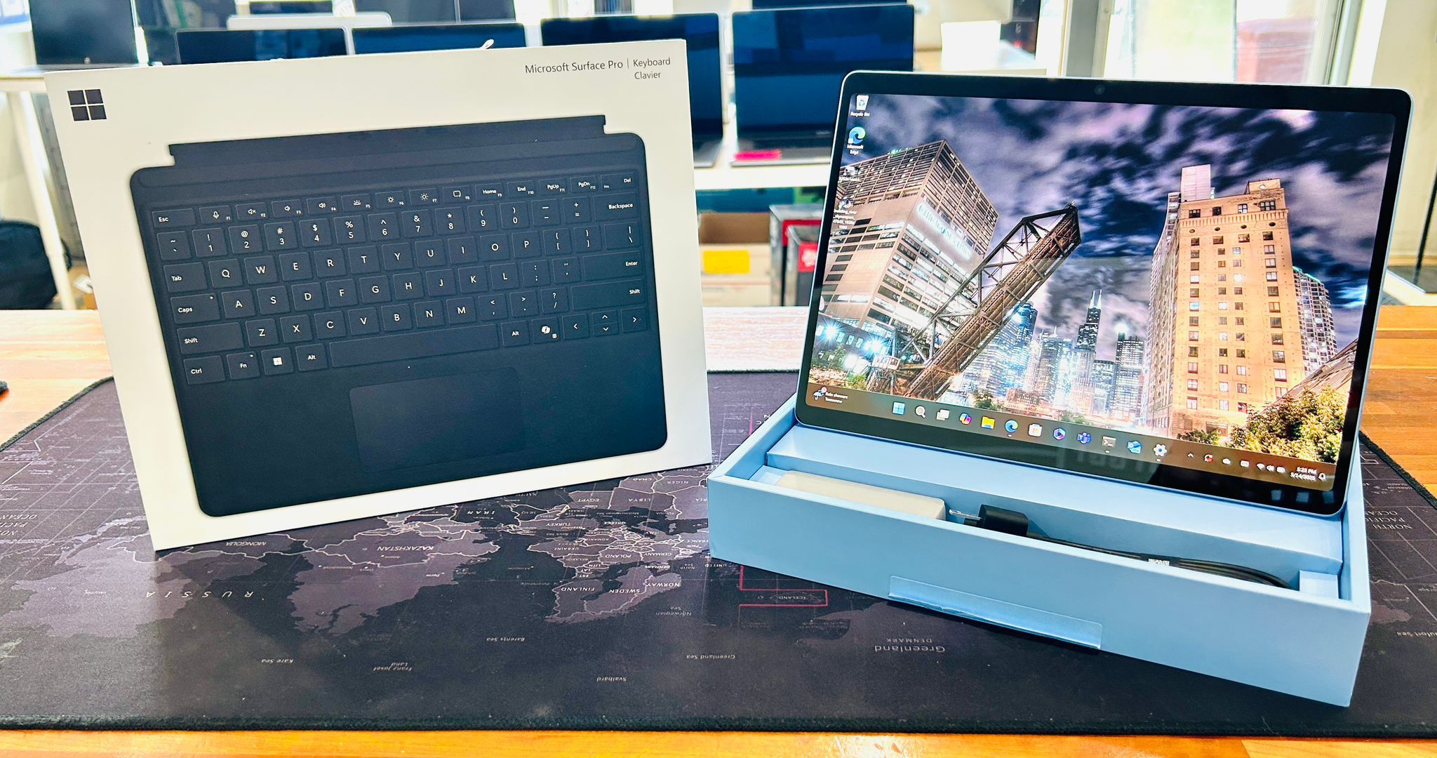 Microsoft Surface Pro, 11th Edition Snapdragon X Elite 12-core 3.40 GHz 16GB Ram 500GB like new