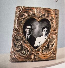 Heart shape picture frame