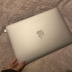 Mac Book Laptop 