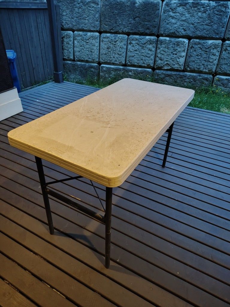 6 Ft Folding Table - Free