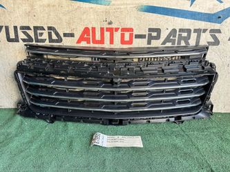 2024 - 2025 CHEVROLET TRAVERSE FRONT BUMPER GRILLE OEM AY67850 w/camerahole