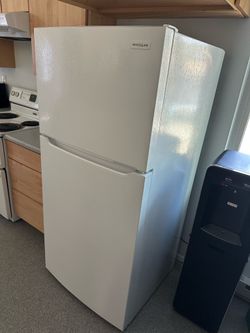 Fridgeaire refrigerator