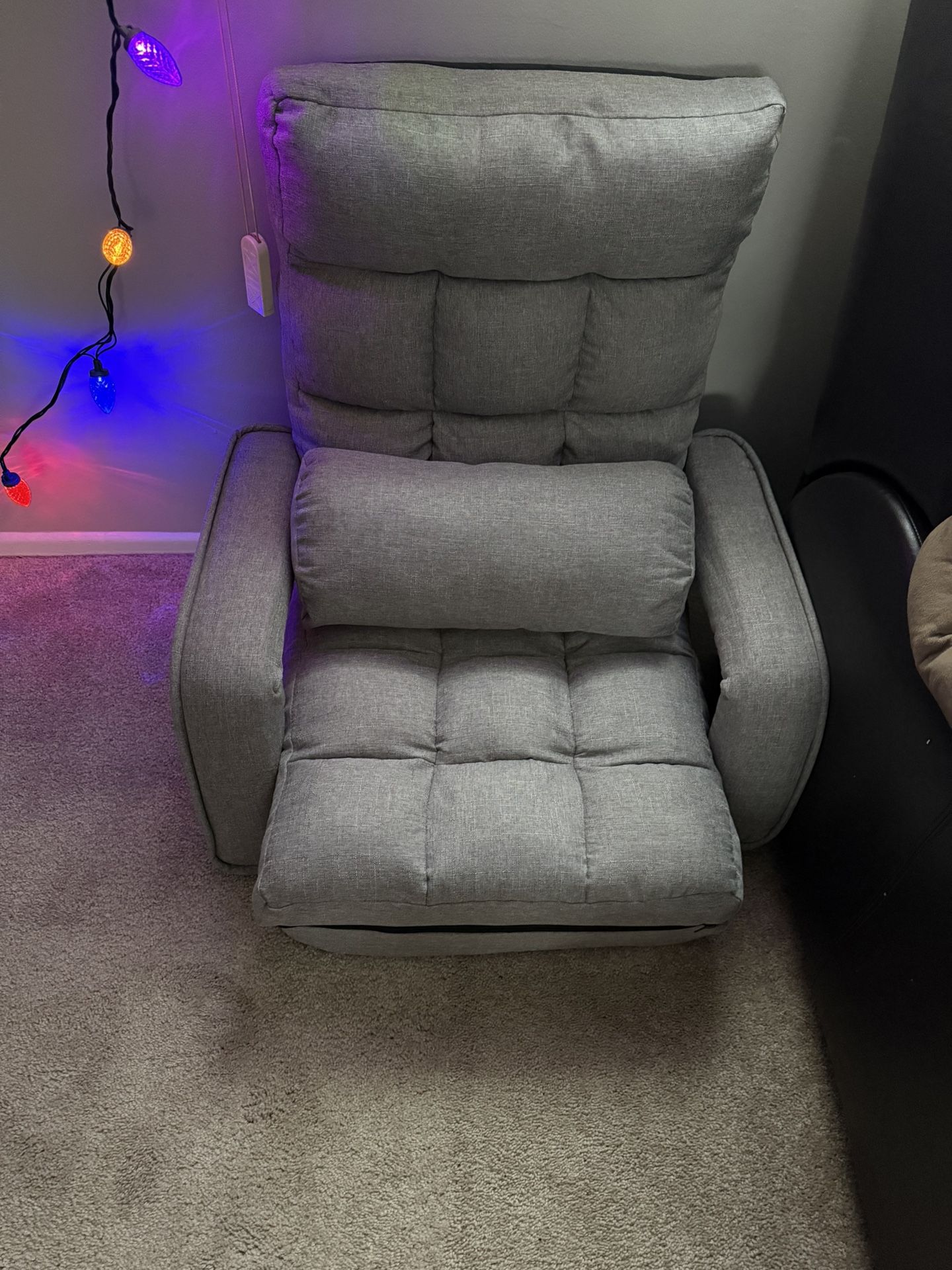 Three position floor game chair with side rests