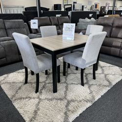 Dining Table Set. 🚚WE DELIVER🚚