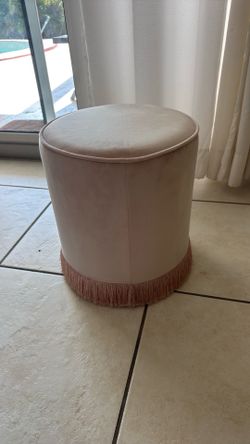 Small classy pink chair