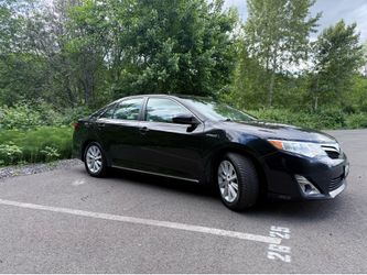 2014 Toyota Camry XLE Hybrid (Black) $6200/obo