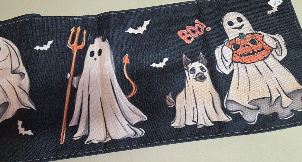 HALLOWEEN TABLE RUNNER