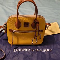 Dooney and Bourke  Leather Purse 