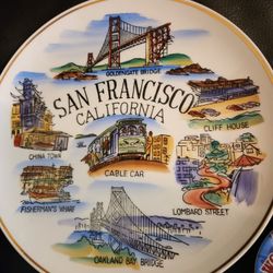 This vintage 1973 "San Francisco" souvenir Plate