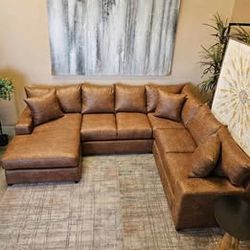 New New New!!! 3 pc Contemporary Custom Sectional!!!