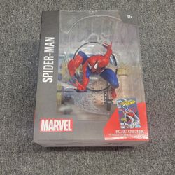 McFarlane Toys Marvel Spider-Man 1:6th Scale Posed Figure w/Scene & Comic NEW