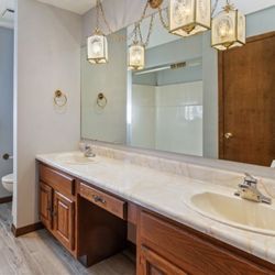 Doubles sink bathroom vanity