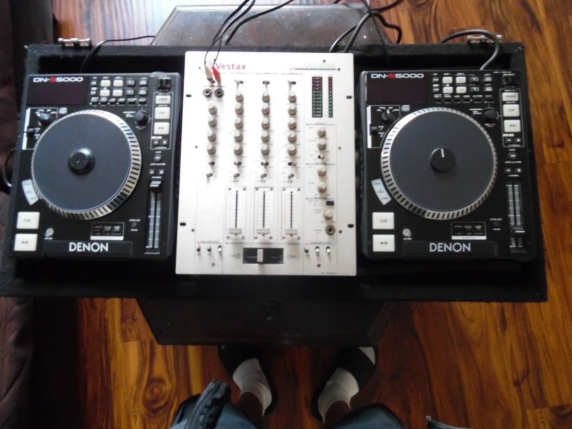 DJ Equipment For Sale Very Cheep 5000 Dls Or Trade For Toyota 22r 