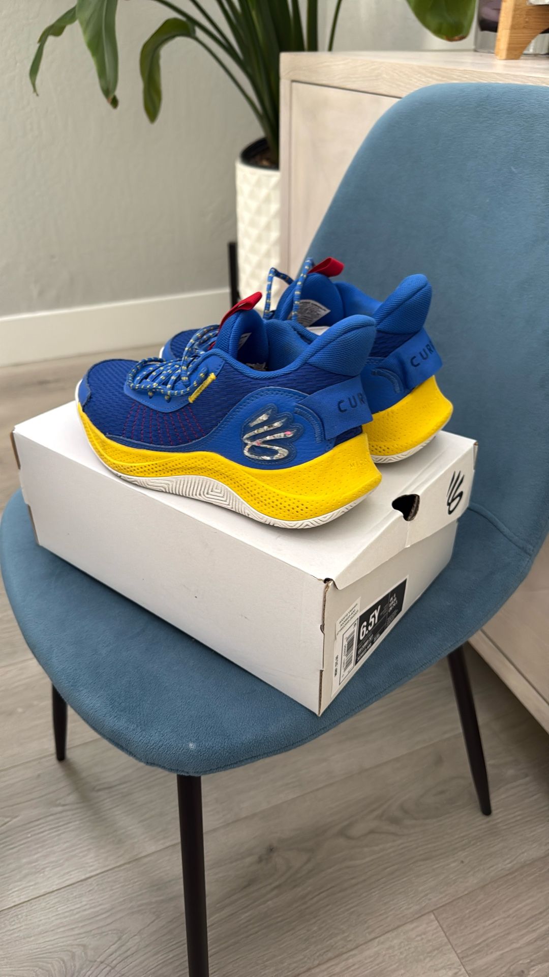Curry Basketball Shoes Grade School GS Size 6.5Y For Indoor And Outdoor Training