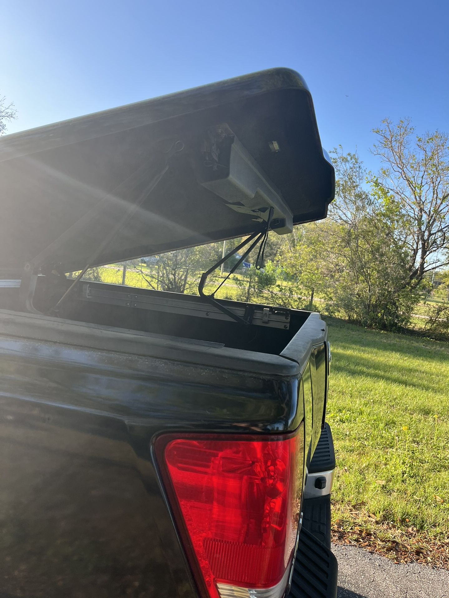 Truck Bed Cover On Nissan Titan