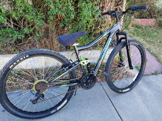 Mongoose ledge 2.2 mountain cheap bike
