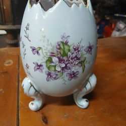 Porcelain egg antique hand paint.
