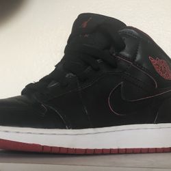 black jordan 1 with red outline